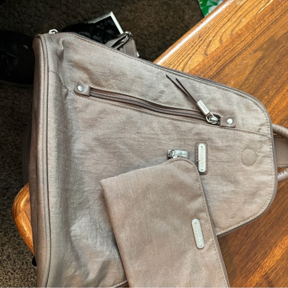 Baggallini Taupe Backpack - image 4